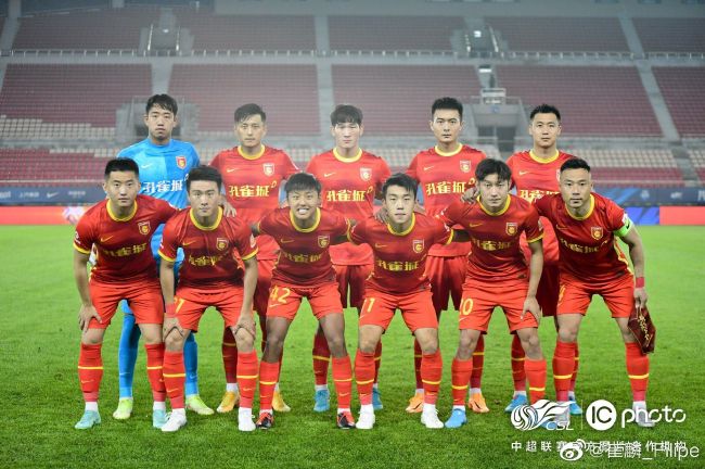 阿森纳1-0埃因霍温第50分钟，埃因霍温后场直塞，佩皮拿球观察一下分球，维特森跟上推射击中球门立柱内侧弹进球门！
